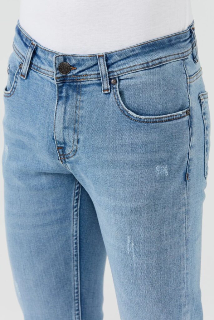 Kalman : Jeans Regular Fit en Denim avec des détails de déchirure - 2