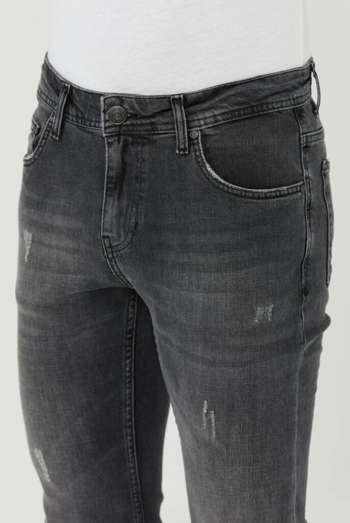 Kalman : Jeans Regular Fit en Denim avec des détails de déchirure - 12